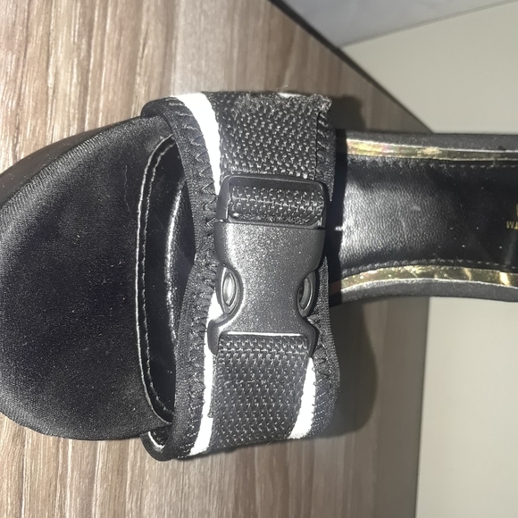 Shoes never worn outside - Picture 6 of 6